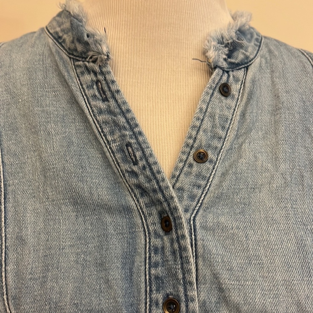 Anthropologie Holding Horses Frayed Denim Henley Size Medium - Picture 3 of 5